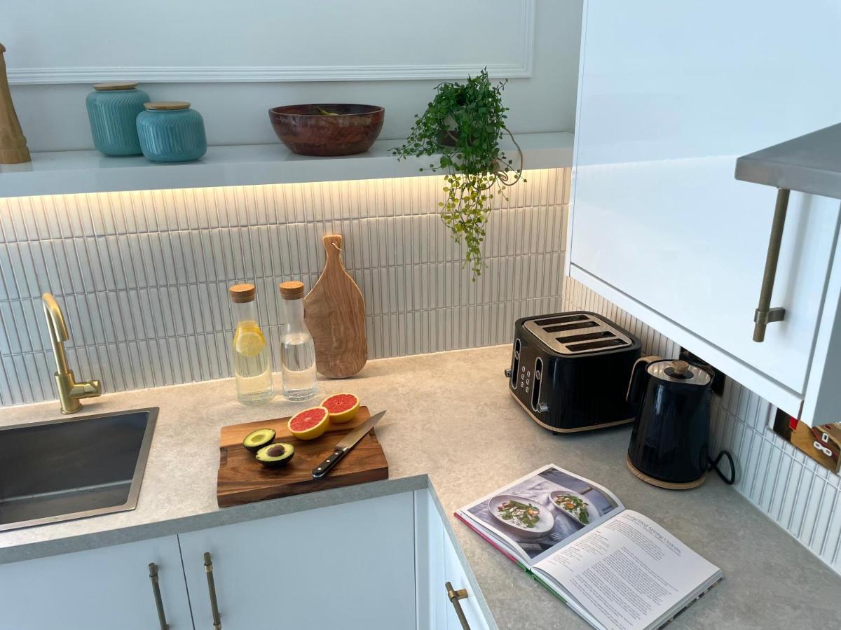 Stylish & Chic Central Apartment With Hot Tub Περθ Εξωτερικό φωτογραφία